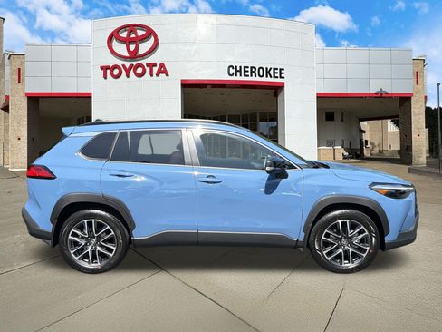 Used 2026 Toyota Corolla Cross XLE w/ Convenience Package AWD/4WD image 4