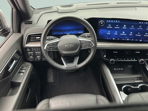 Used 2025 Chevrolet Suburban Z71 AWD/4WD image 11