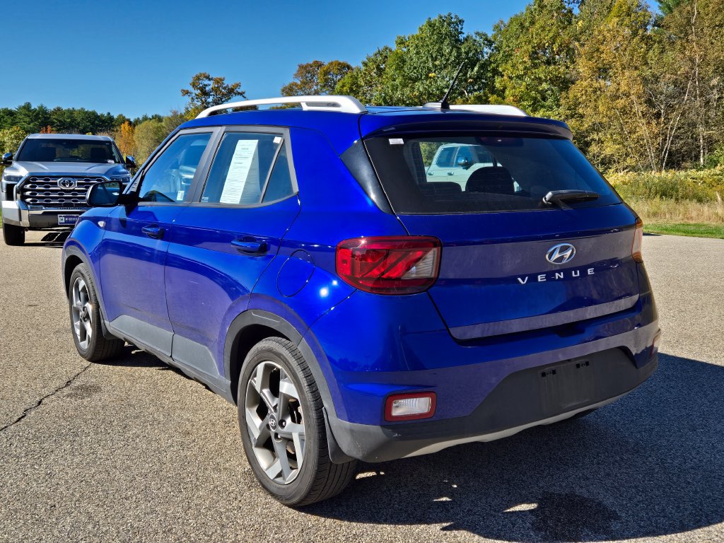 Used 2025 Hyundai Venue Limited FWD image 3