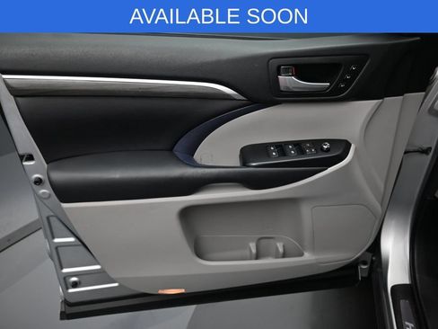 Used 2018 Toyota Highlander Limited AWD/4WD image 11