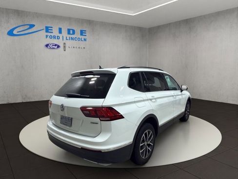 Used 2020 Volkswagen Tiguan SE w/ Panoramic Sunroof Package image 8