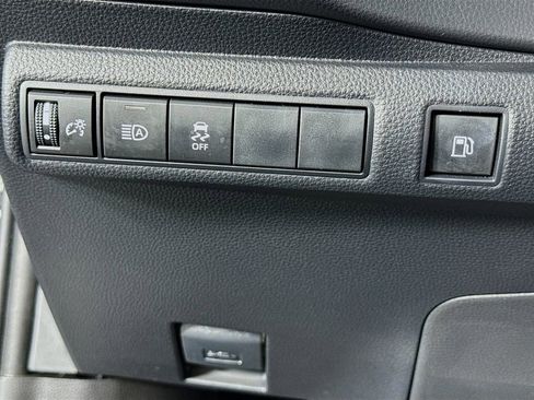 Used 2025 Toyota Corolla SE image 14