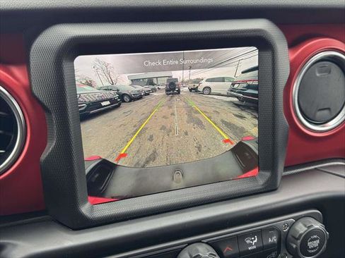 Used 2022 Jeep Gladiator Rubicon w/ Cold Weather Group image 24