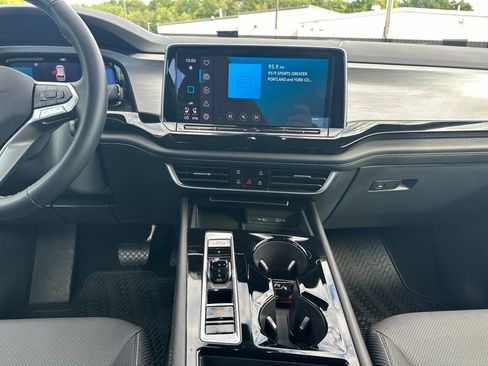 Used 2024 Volkswagen Atlas Cross Sport SE AWD/4WD image 19
