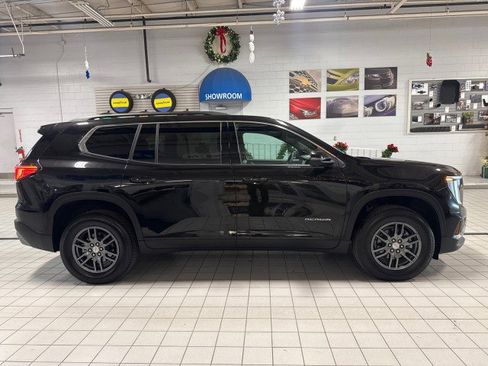 Used 2025 GMC Acadia Elevation image 2