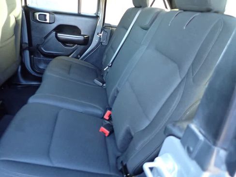 Used 2018 Jeep Wrangler Unlimited Sport S image 21