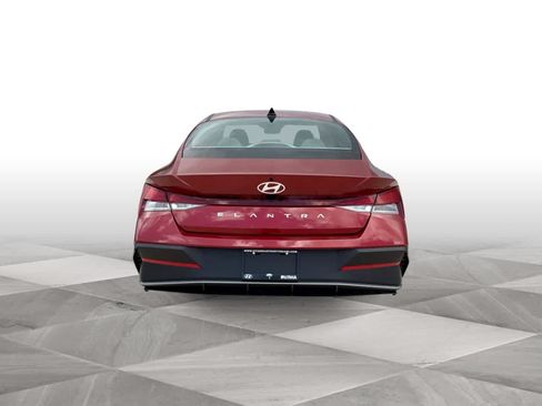 Used 2025 Hyundai Elantra SE FWD image 7