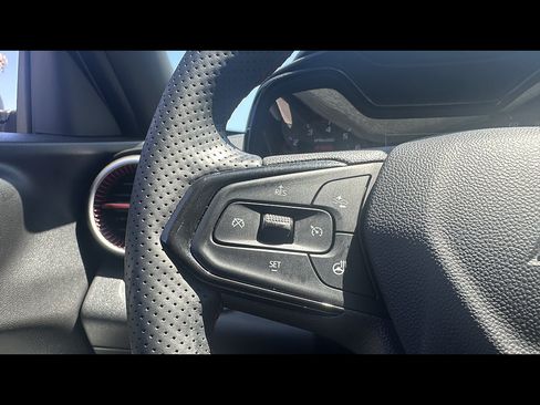 Used 2024 Chevrolet Trax RS w/ Sunroof Package FWD image 10