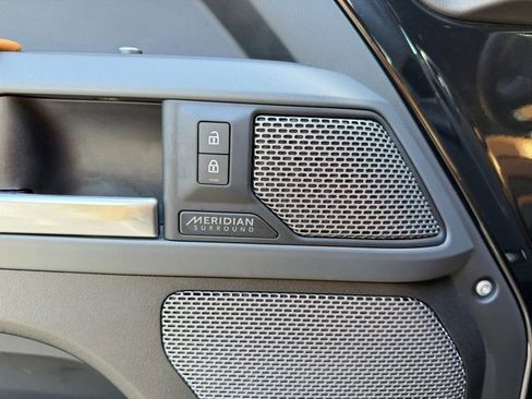 Used 2021 Land Rover Defender 110 X AWD/4WD image 11