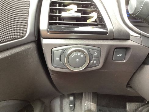 Used 2016 Ford Fusion SE FWD image 39