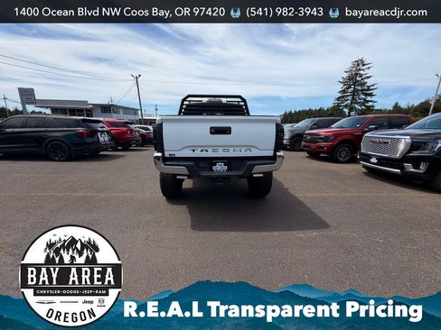 Used 2017 Toyota Tacoma SR5 w/ Tow Package AWD/4WD image 5