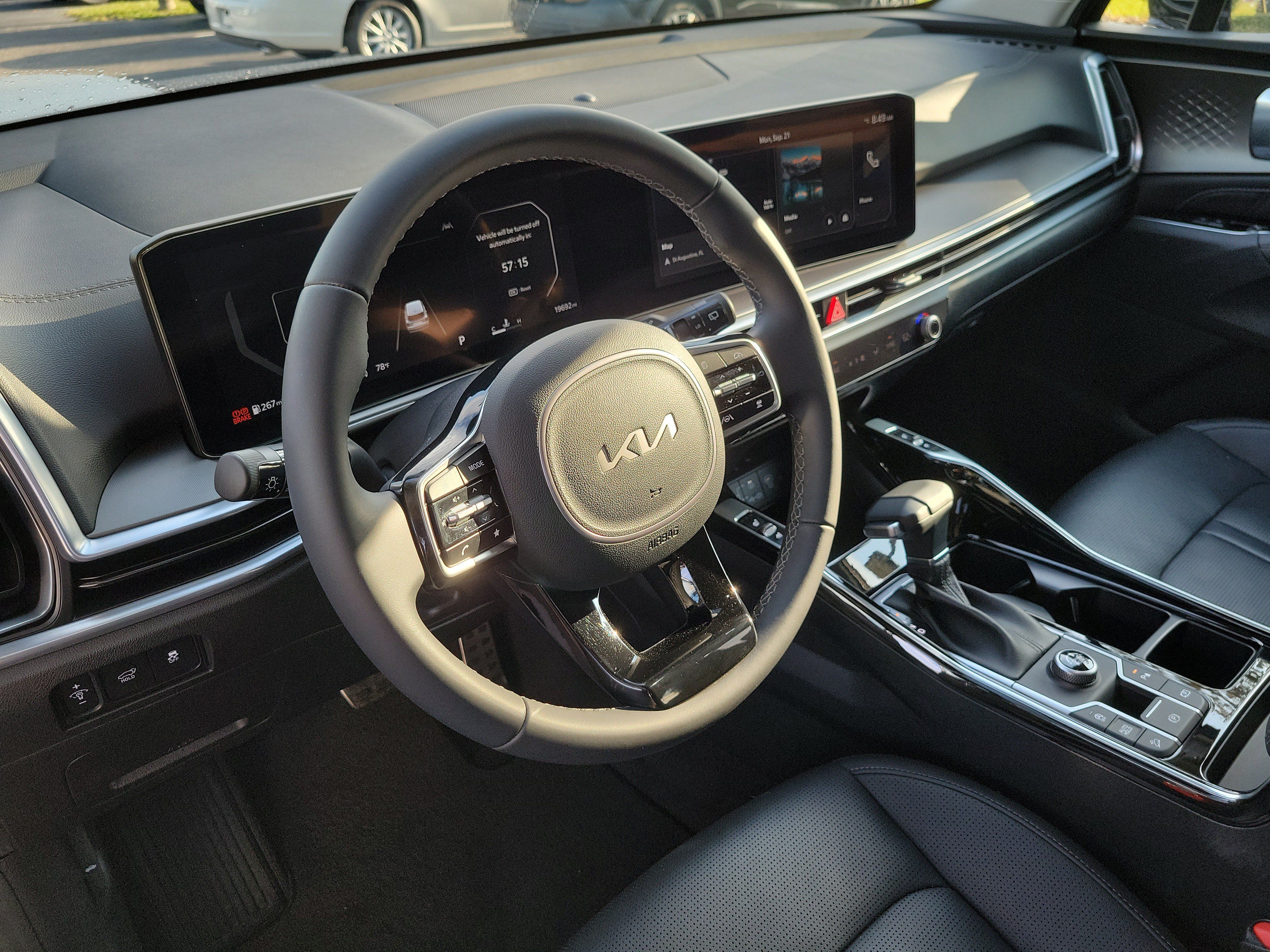 Certified 2025 Kia Sorento SX FWD image 22