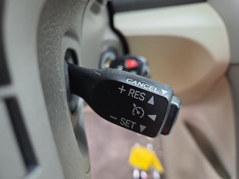 Used 2011 Toyota Camry LE FWD image 23