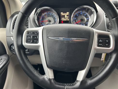 Used 2016 Chrysler Town & Country Touring image 14