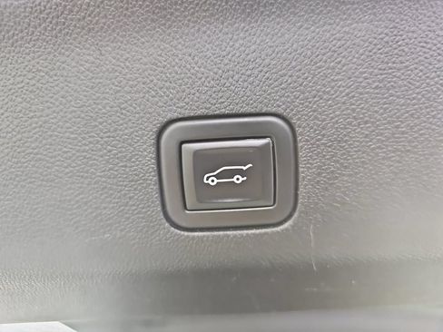 Used 2023 GMC Yukon XL Denali Ultimate AWD/4WD image 14