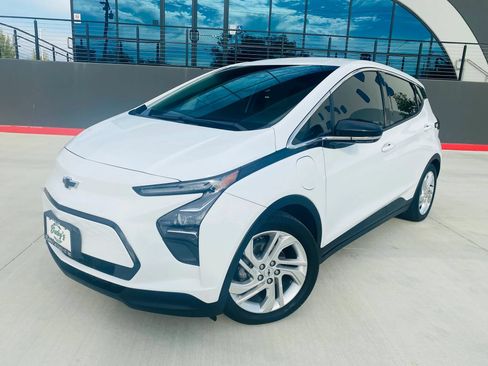 Used 2023 Chevrolet Bolt LT w/ Driver Confidence Package FWD image 1