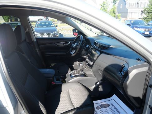 Used 2018 Nissan Rogue SV AWD/4WD image 17