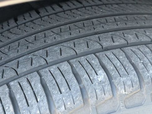 Used 2024 Land Rover Defender 110 X-Dynamic SE AWD/4WD image 19