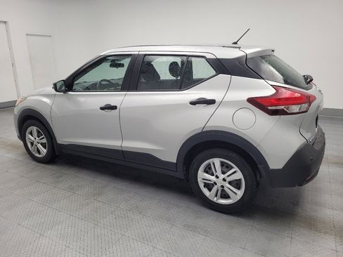 Used 2020 Nissan Kicks S image 3