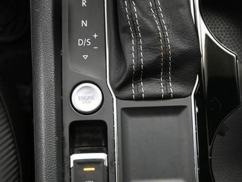 Used 2023 Volkswagen Atlas Cross Sport SE image 19