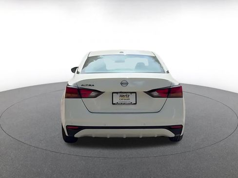Used 2025 Nissan Altima 2.5 SV FWD image 14