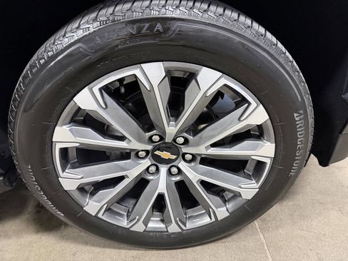 Used 2025 Chevrolet Suburban High Country image 7