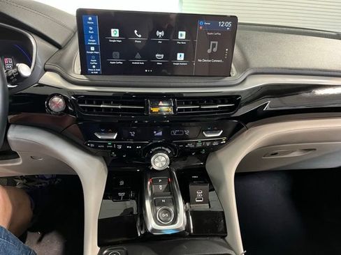Used 2025 Acura MDX SH-AWD w/ Technology Package image 29