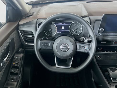 Used 2023 Nissan Rogue SV image 18