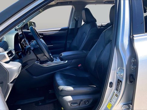 Certified 2021 Toyota Highlander Platinum AWD/4WD image 7