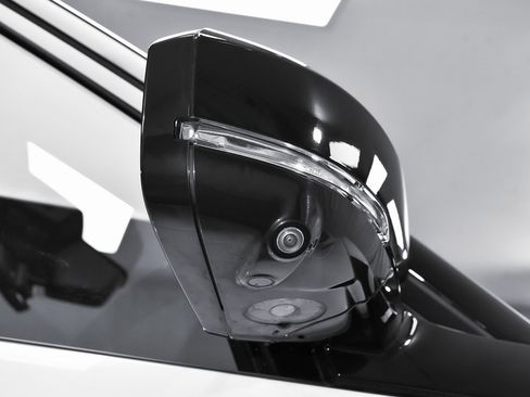 Used 2023 Land Rover Discovery S R-Dynamic image 91