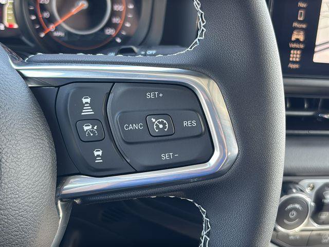Used 2025 Jeep Wrangler Unlimited Sahara AWD/4WD image 31