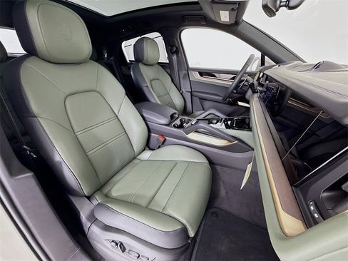 New 2026 Porsche Cayenne Coupe image 31