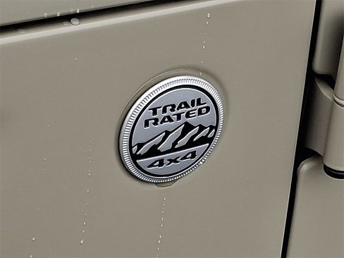 Used 2022 Jeep Gladiator Overland w/ LED Lighting Group image 32