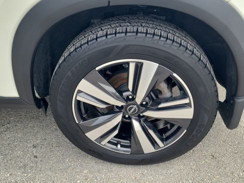 Used 2022 Nissan Rogue SL FWD image 12