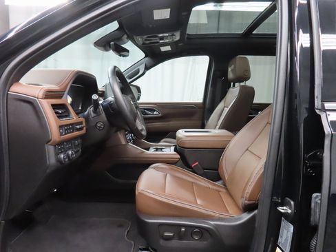 Used 2024 Chevrolet Suburban High Country image 9