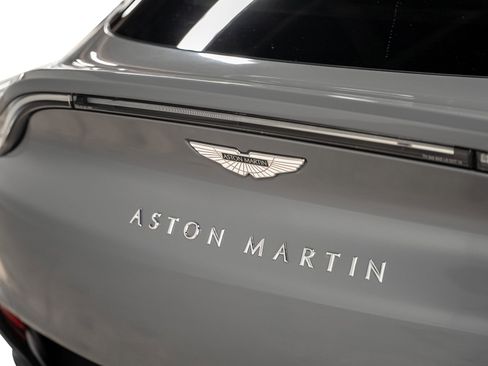 Used 2021 Aston Martin DBX image 23