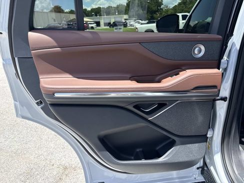 New 2026 Lincoln Navigator Reserve AWD/4WD image 14