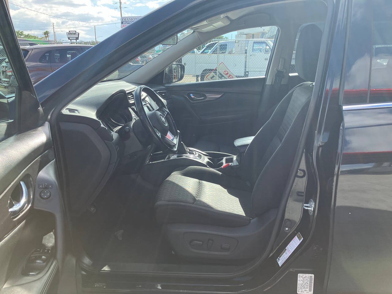 Used 2020 Nissan Rogue SV FWD image 14