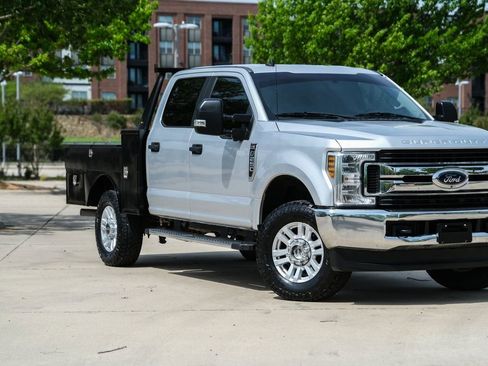 Used 2019 Ford F250 XL w/ STX Appearance Package image 2