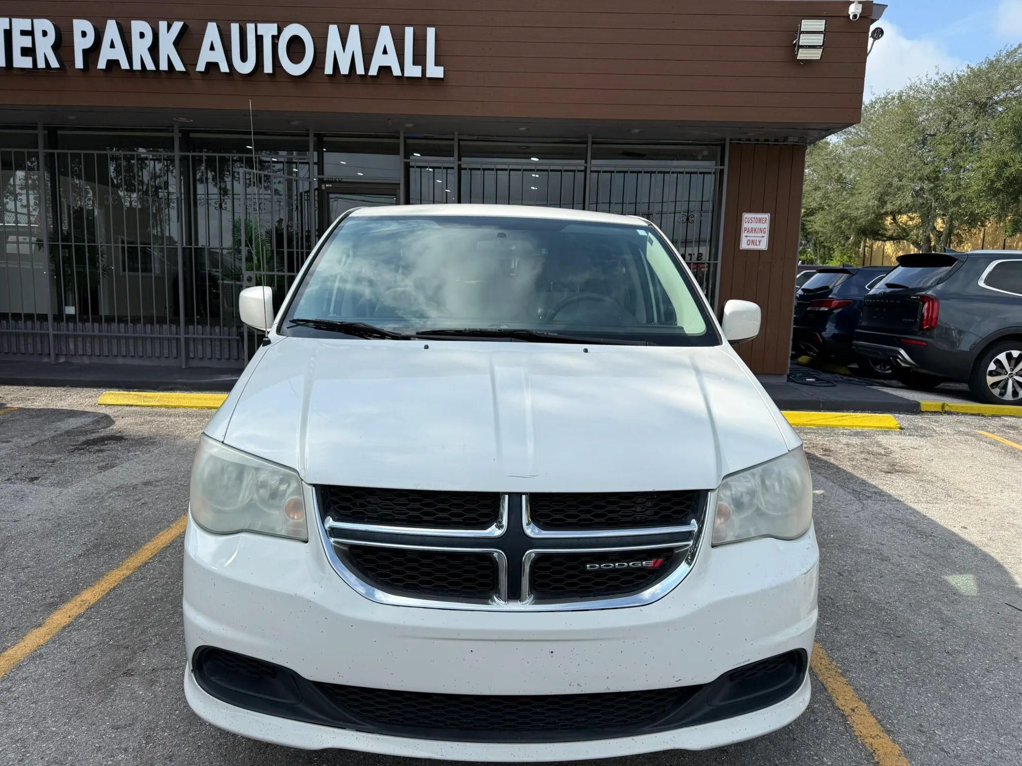 Used 2012 Dodge Grand Caravan SXT FWD image 2