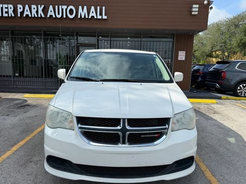 Used 2012 Dodge Grand Caravan SXT FWD image 2