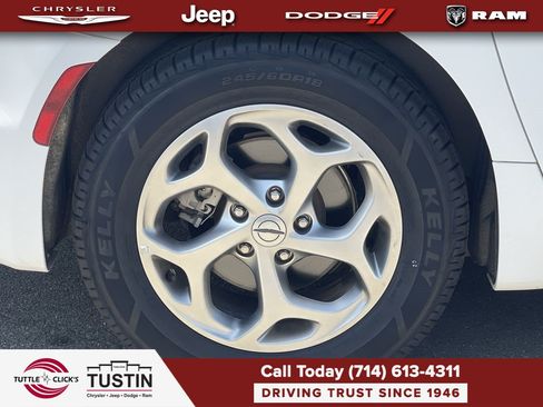 Used 2023 Chrysler Pacifica Limited FWD image 17