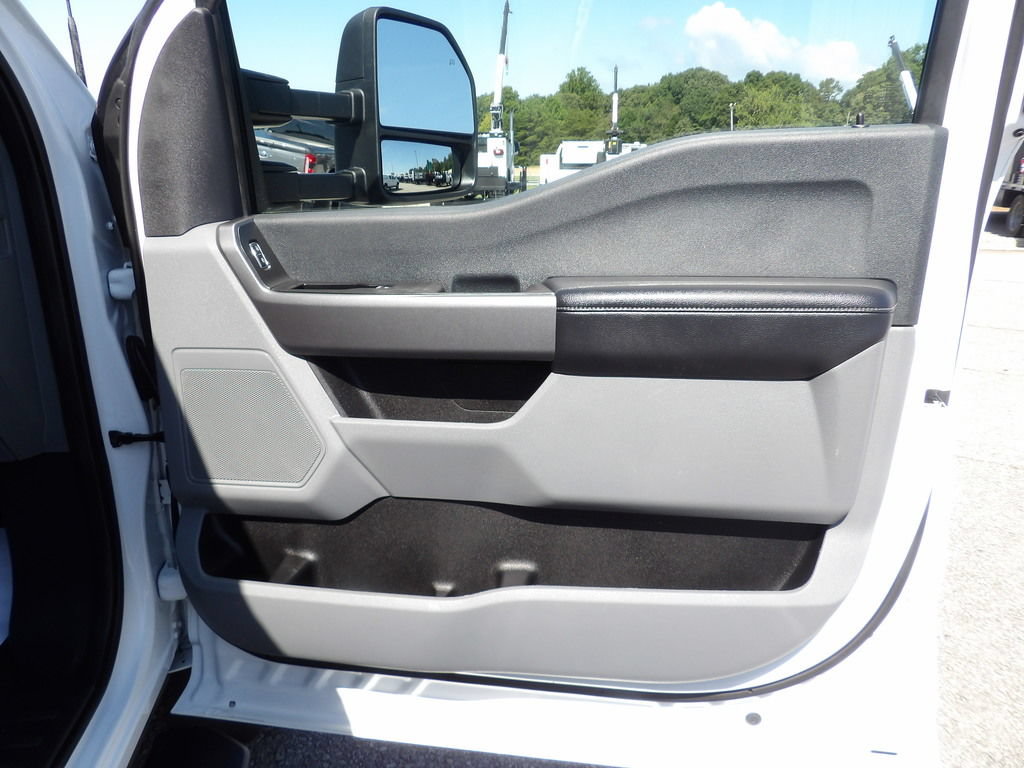 Used 2025 Ford F550 4x4 Crew Cab image 40