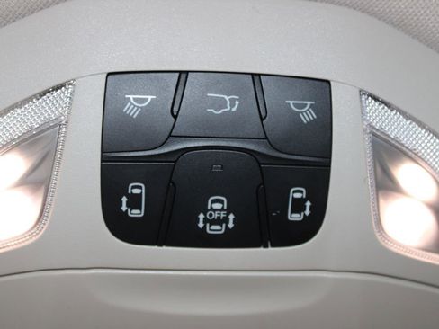 Used 2023 Chrysler Pacifica Touring-L FWD image 53