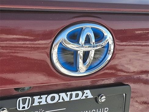 Used 2021 Toyota RAV4 XLE image 29