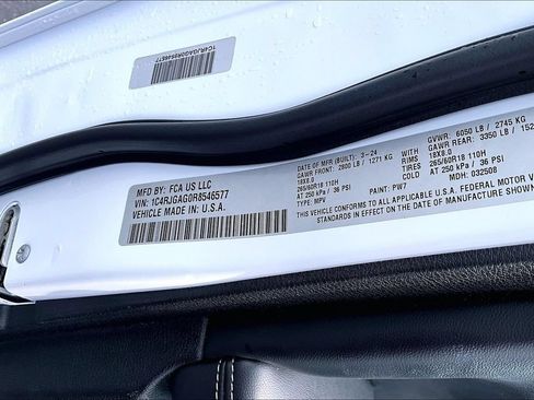 Used 2024 Jeep Grand Cherokee Altitude RWD image 21