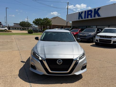 Used 2019 Nissan Altima 2.5 SR FWD image 7