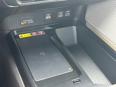 Used 2025 Toyota Camry SE w/ Multimedia Upgrade Package image 26