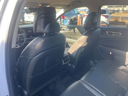 Certified 2023 Kia Sportage EX image 9