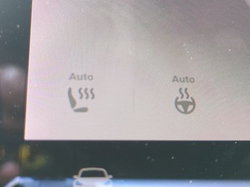 Used 2022 Tesla Model Y Long Range image 26